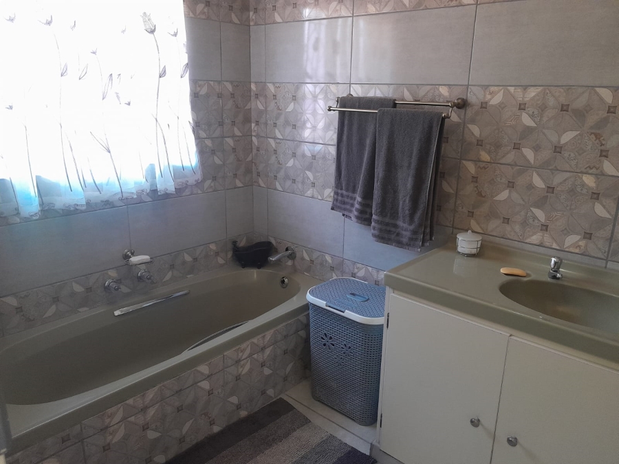 3 Bedroom Property for Sale in Safari Gardens North West